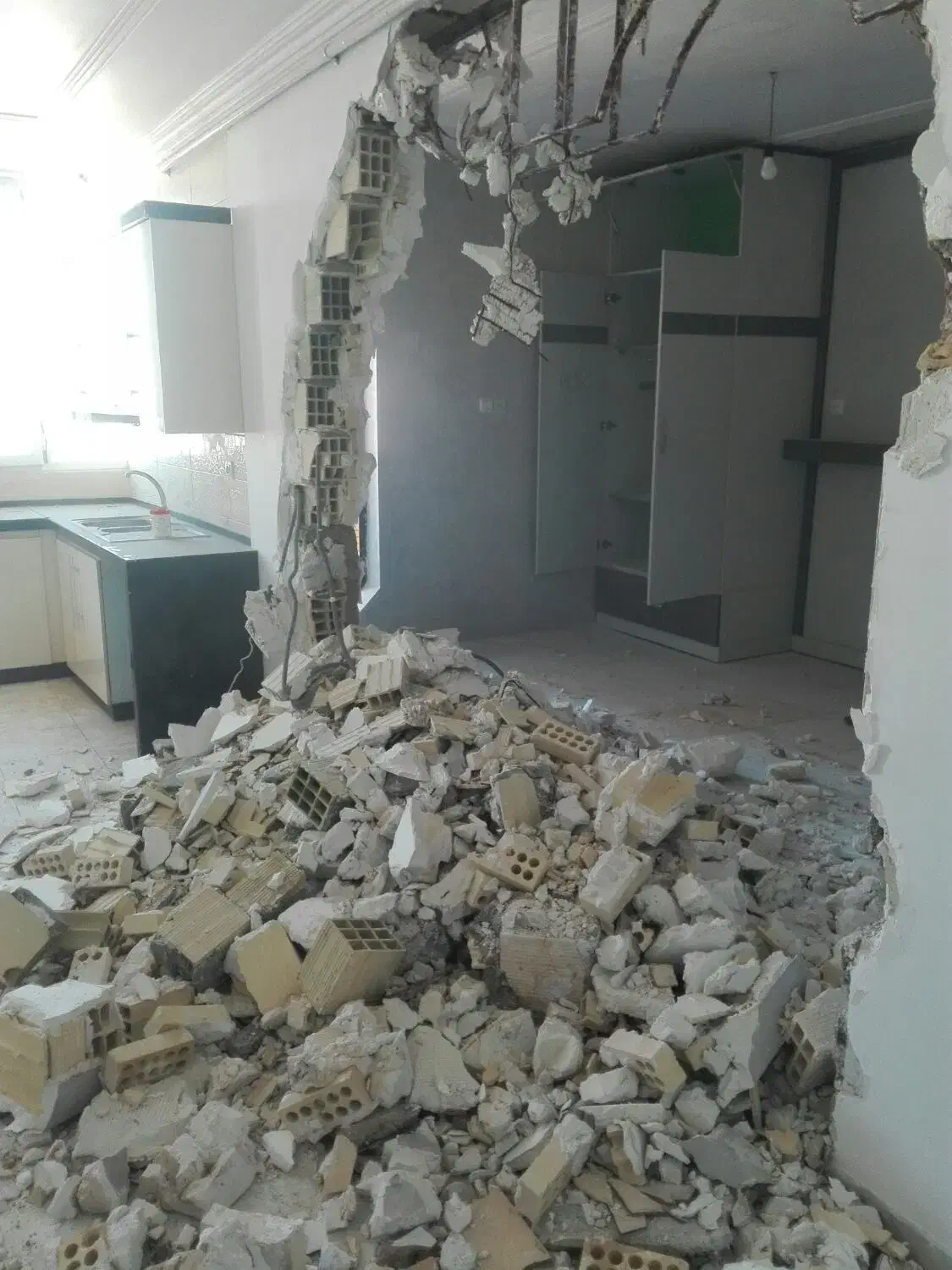 تخریب و تعمیرات،کنده کاری،گچکاری و لکه گیری|خدمات پیشه و مهارت|بوشهر, |دیوار