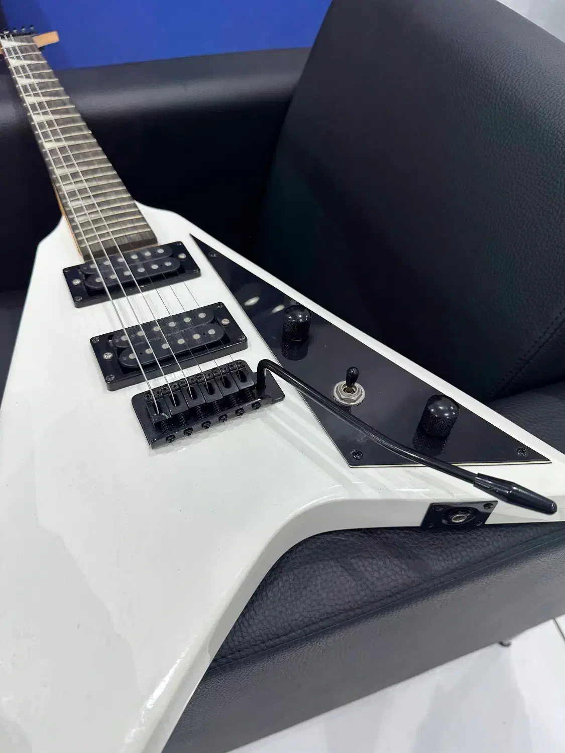 گیتار الکتریک Jackson Rhoads|گیتار، بیس، امپلیفایر|بابل, |دیوار