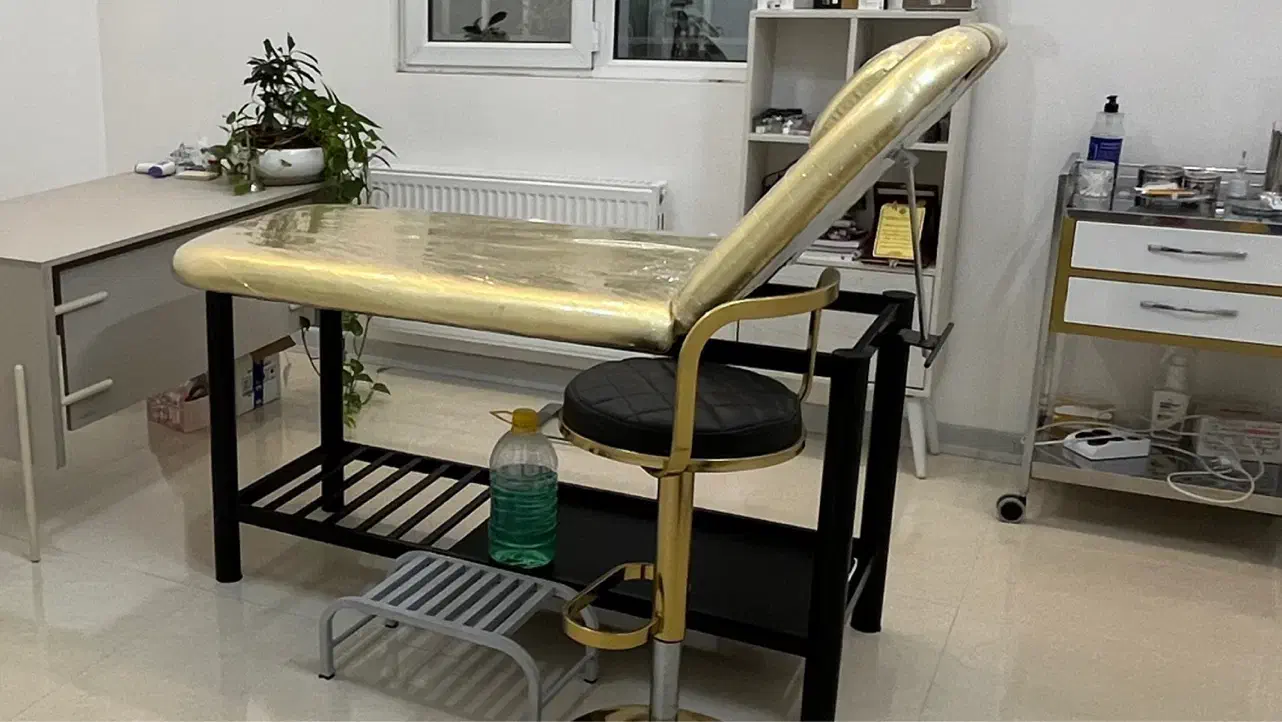 تخت|آرایشگاه و سالنهای زیبایی|گلبهار, شهر جدید گلبهار|دیوار