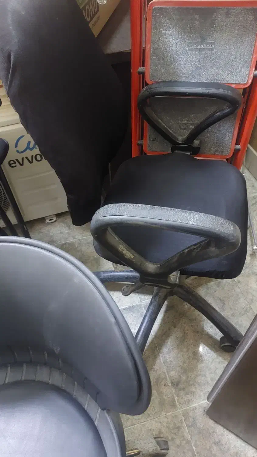 فروش لوازم اداری آموزشی دست دوم فوری|دفتر کار|قم, شهدا|دیوار