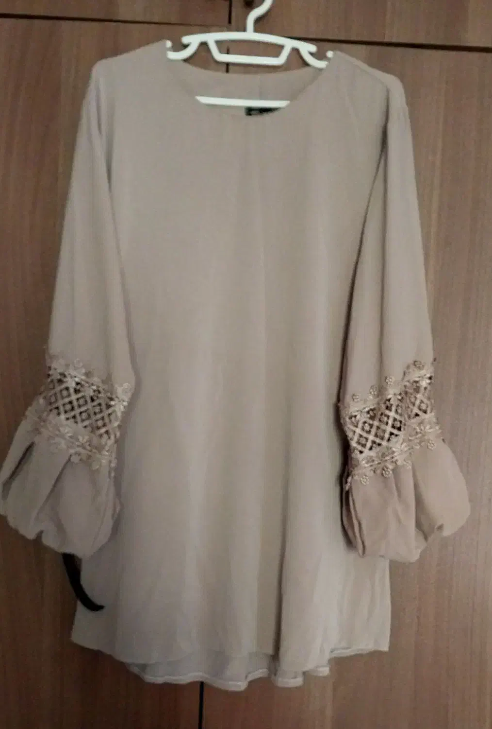 پیراهن مجلسی|لباس|رشت, نظری|دیوار