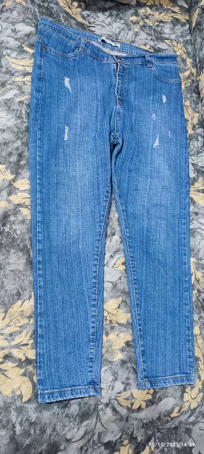 شلوار لی|لباس|قم, چهل درخت‎|دیوار