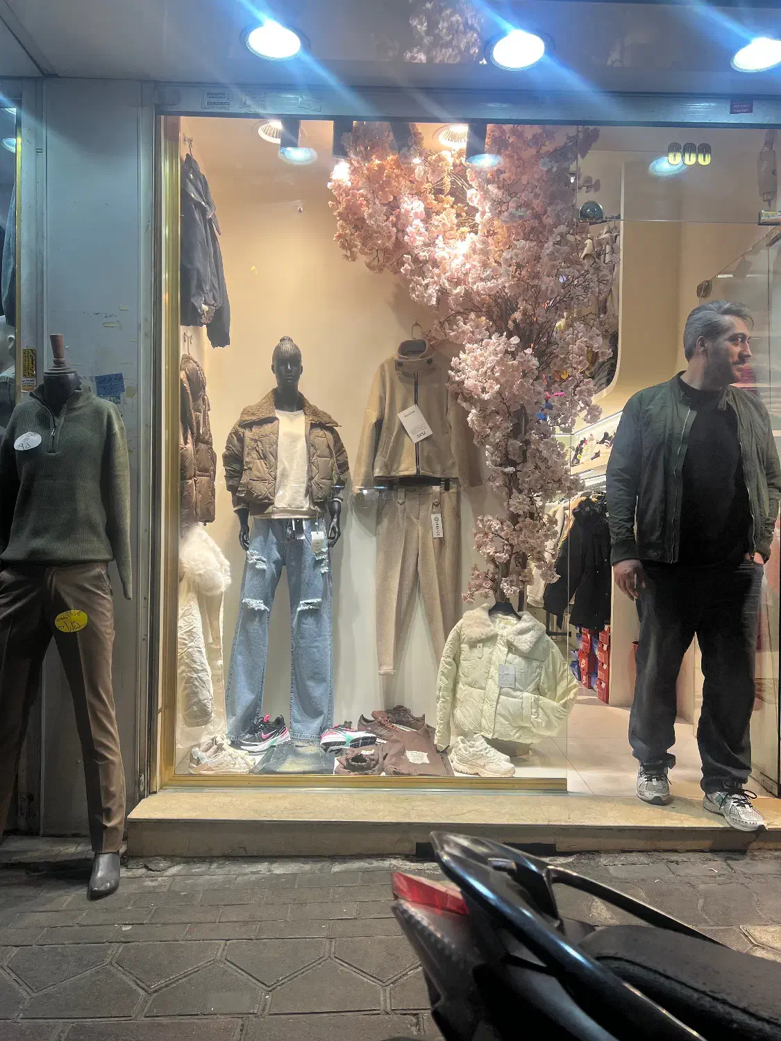 فروشنده بوتیک زنانه|استخدام بازاریابی و فروش|تهران, سلسبیل شمالی|دیوار