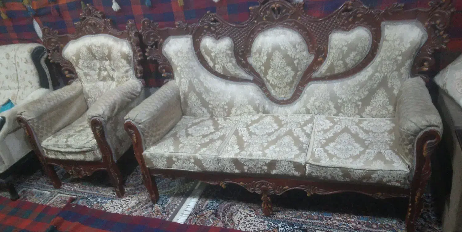مبلمان ۷نفره سطنتی سالم و تمیز|مبلمان خانگی و میز عسلی|اهواز, زیتون کارگری|دیوار