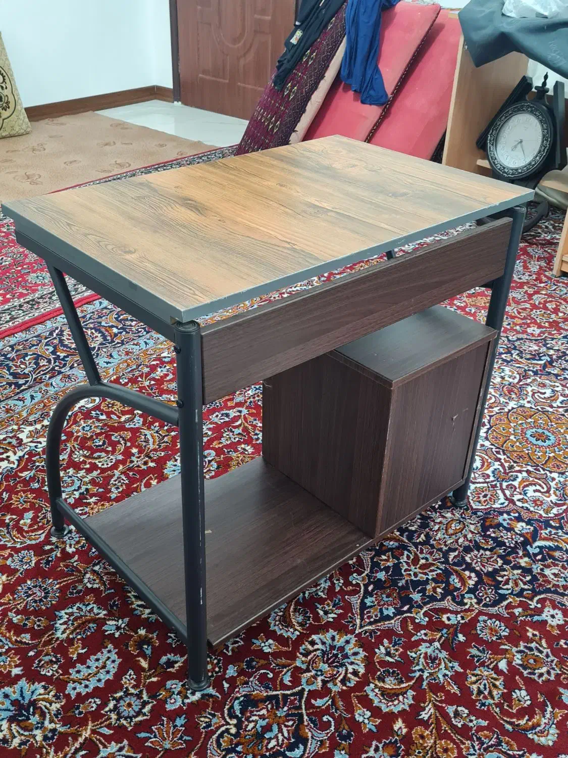 میز تحریر یا کامپیوتر|میز تحریر و کامپیوتر|آمل, |دیوار