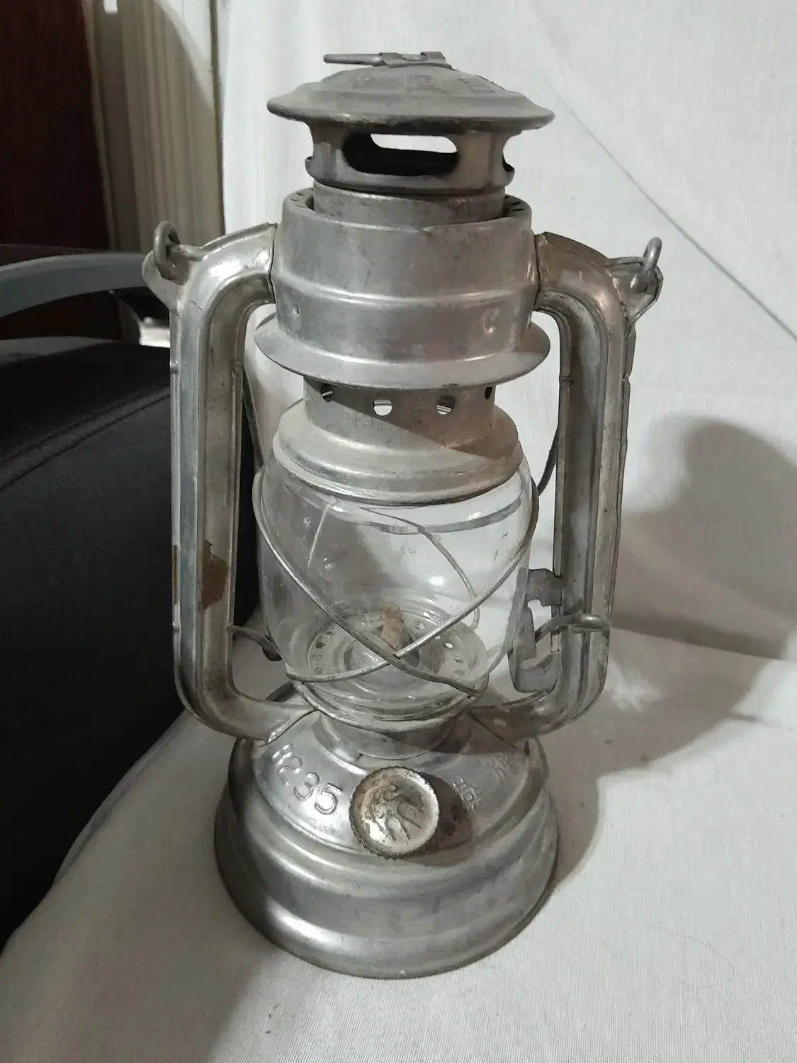 چراغ نفتی و فانوس|کلکسیون اشیاء عتیقه|لنجان, |دیوار