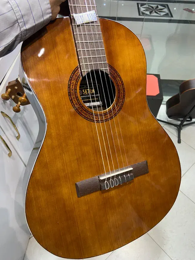 گیتار seven|گیتار، بیس، امپلیفایر|بوشهر, |دیوار