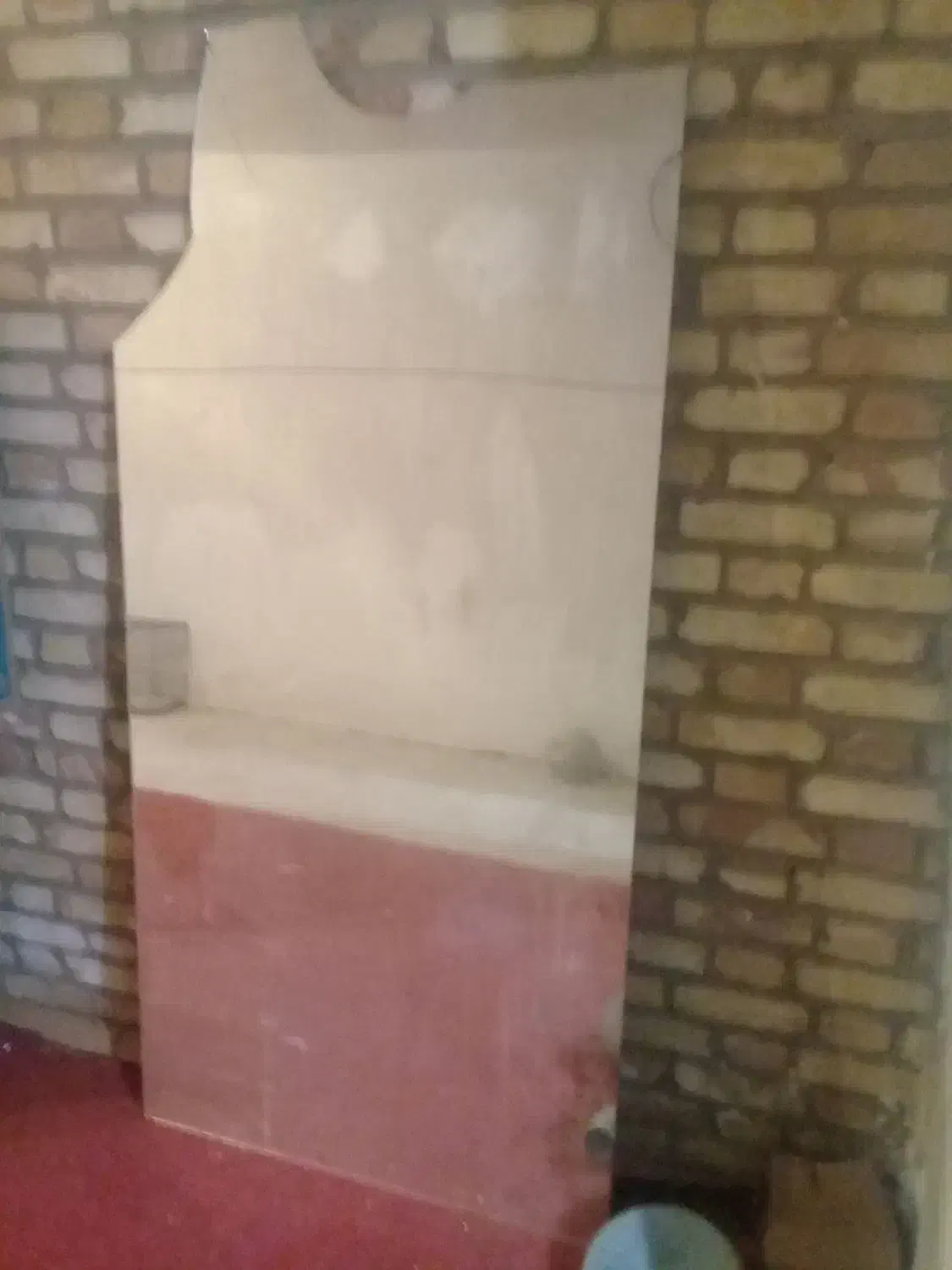 یک عدد اینه سالم مخصوص آرایشگاه میوه فروشی و|آینه|یزد, |دیوار