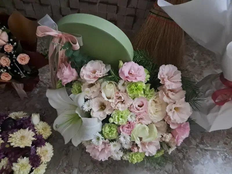 گل رز و لیلیوم فروشی|گل و گیاه طبیعی|آران و بیدگل, |دیوار