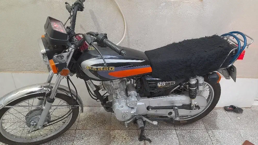 موتور رهرو|موتورسیکلت|قم, قلعه کامکار|دیوار