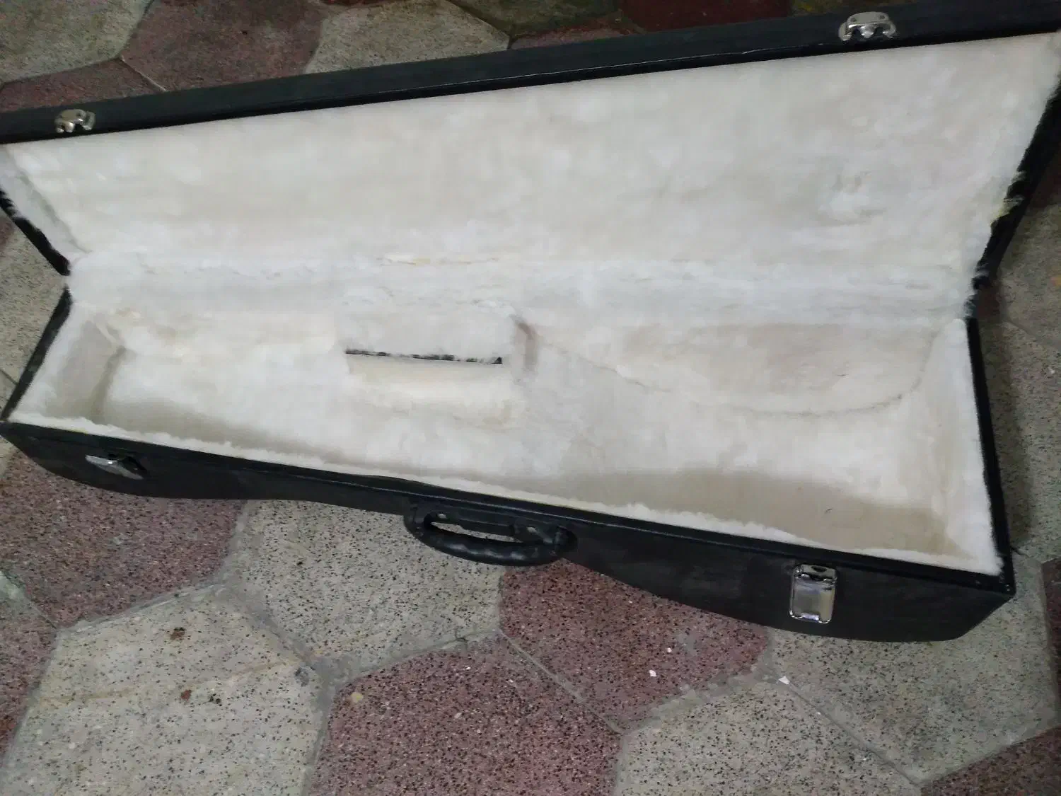 کیف سه تار داخل خز|سازهای سنتی|مشهد, تربیت (صدف)|دیوار