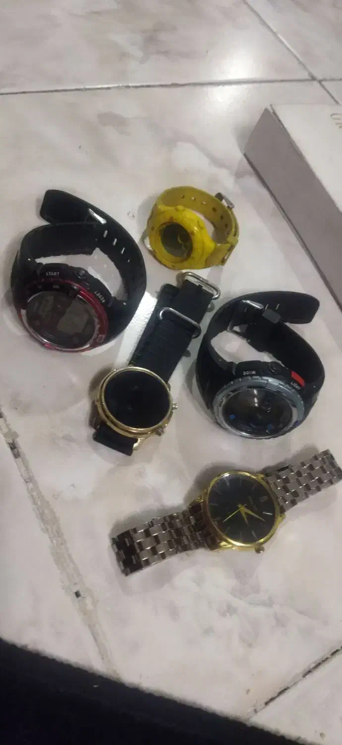 تعدادی ساعت سالم در حد نو کم کار|ساعت|بیرجند, |دیوار