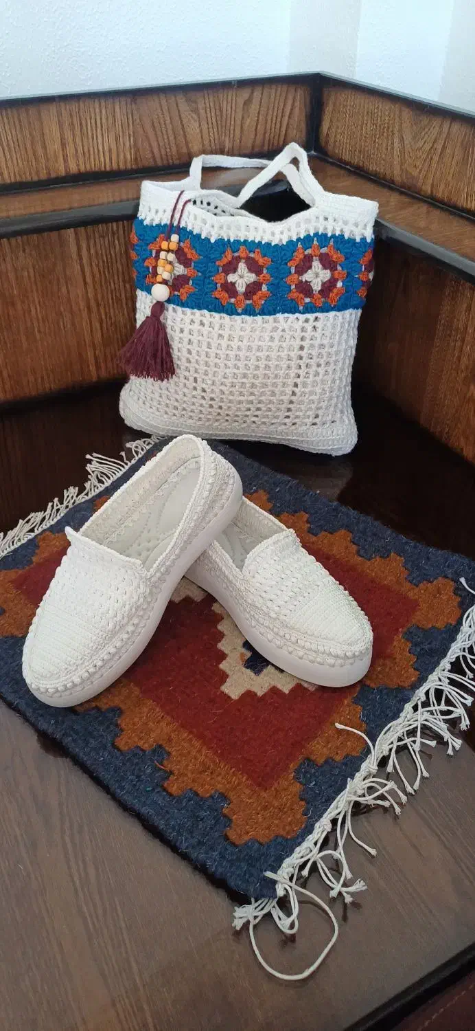 کفش|کیف، کفش، کمربند|شاهین‌شهر, نبوت|دیوار