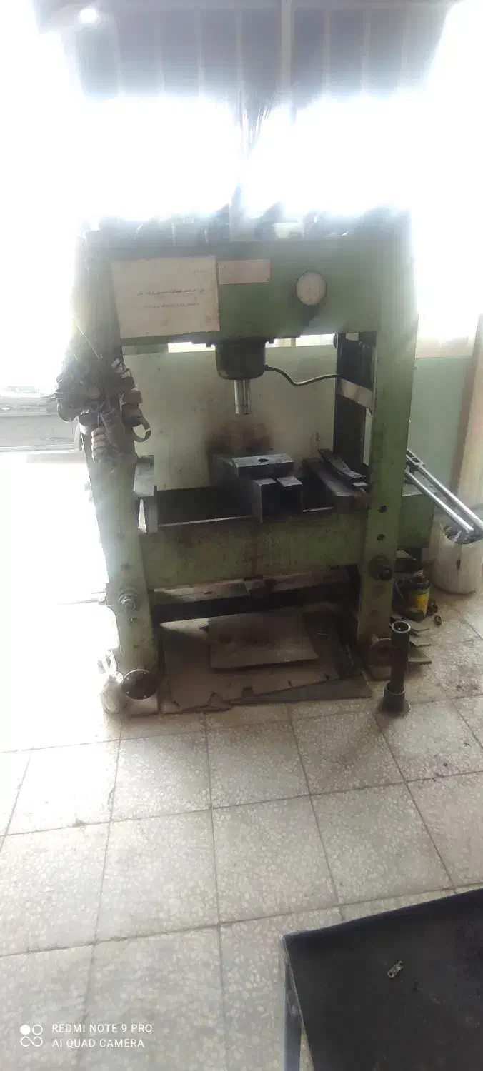 دستگاه تراش ،جوش آرگون پرس،دریل ،آببندی‌سوپاپ|ماشین‌آلات صنعتی|قنوات, |دیوار