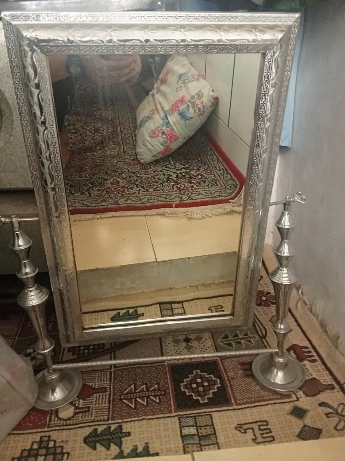 اینه|آینه|اصفهان, شیخ طوسی|دیوار