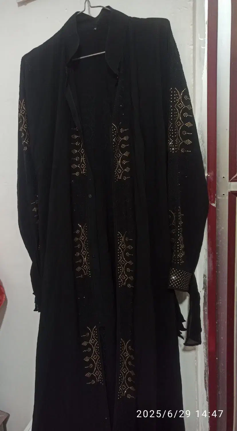 مانتو عبا|لباس|مشهد, طبرسی شمالی|دیوار