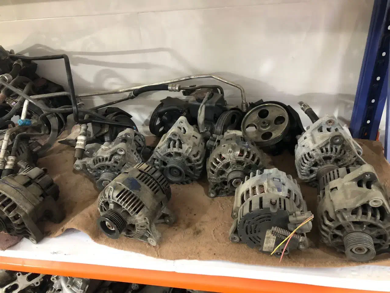 لوازم استوک اروپایی|قطعات یدکی و لوازم جانبی|قم, کوه سفید|دیوار