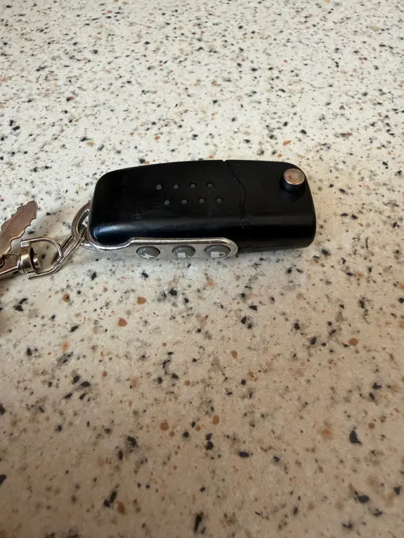 سوییچ گمشده|اشیا|آباده, |دیوار