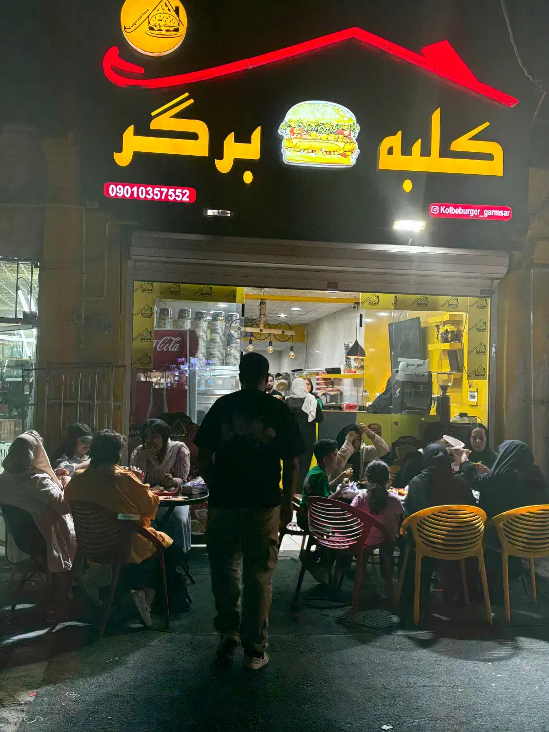 استخدام کمک آشپز/نیروی ساده فست فود|استخدام خدمات فروشگاه و رستوران|گرمسار, |دیوار