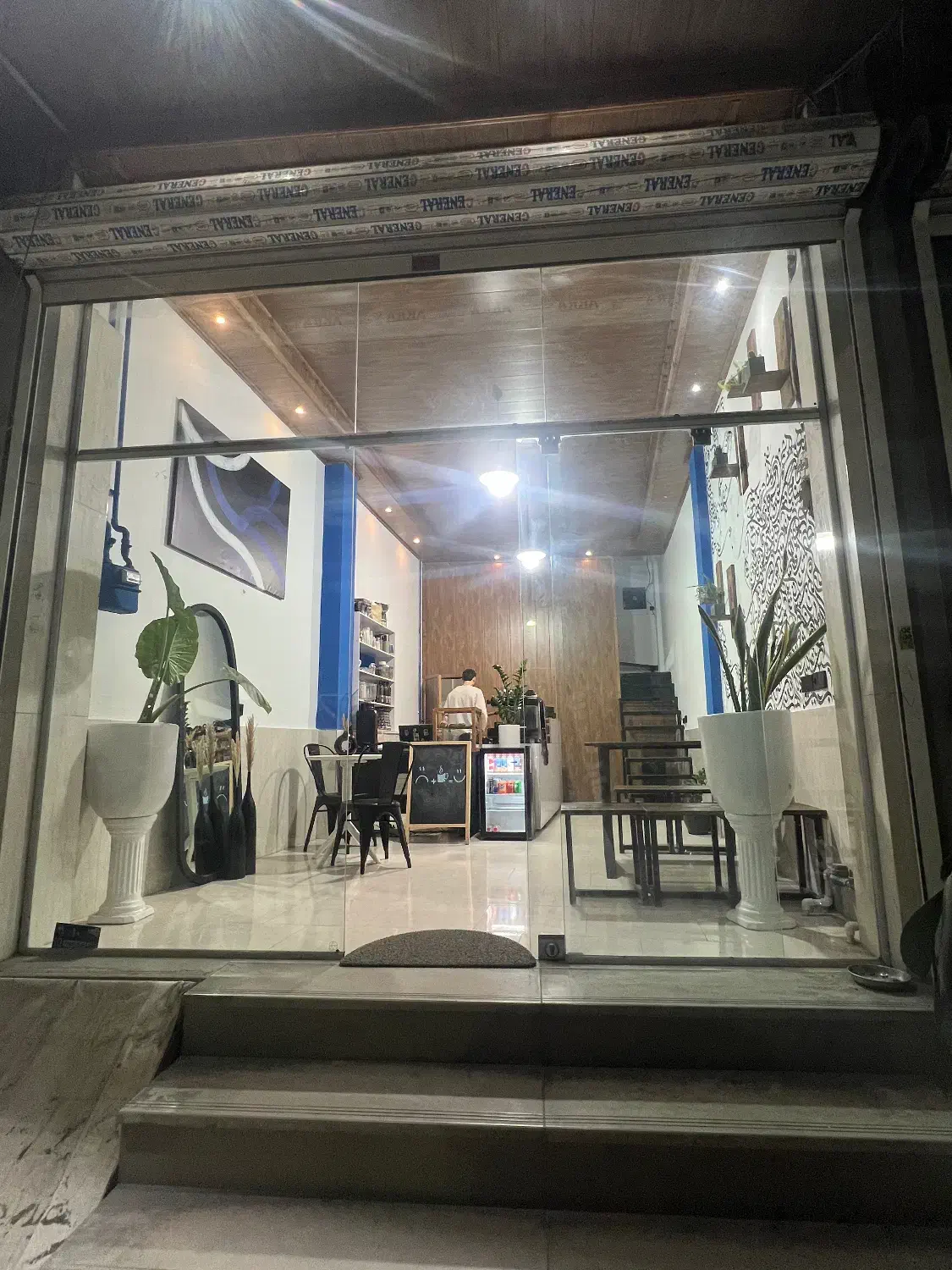 همکار خانم جهت کار در کافه|استخدام خدمات فروشگاه و رستوران|نوشهر, |دیوار