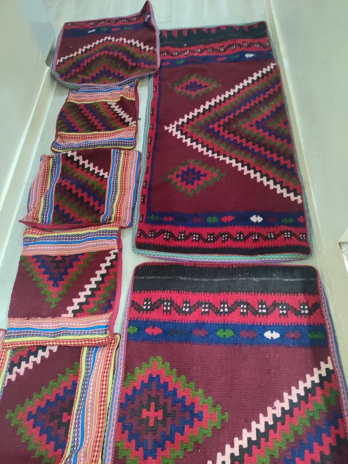 کاور نشیمن و روی کوسن دست بافت سنتی|پشتی|تهران, آبشار تهران (دریاچه)|دیوار