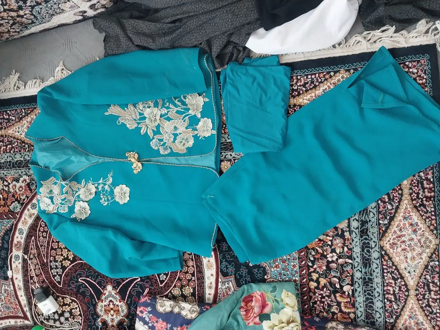 کت دامن سه تیکه|لباس|رباط‌کریم, نصیرشهر|دیوار