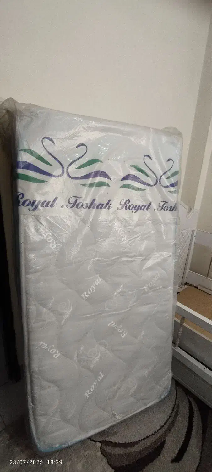 تخت خواب نوزادی همراه خوشخواب|تخت و صندلی بچه|هشتگرد, شهرک راه آهن|دیوار