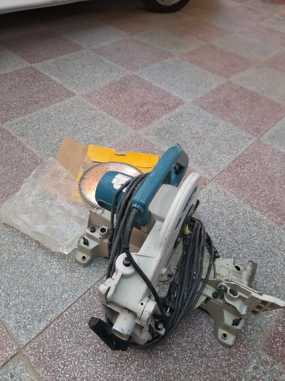 فارسی بر ماکیتا اصلی ژاپنی|ماشینآلات صنعتی|اصفهان, فردوان|دیوار