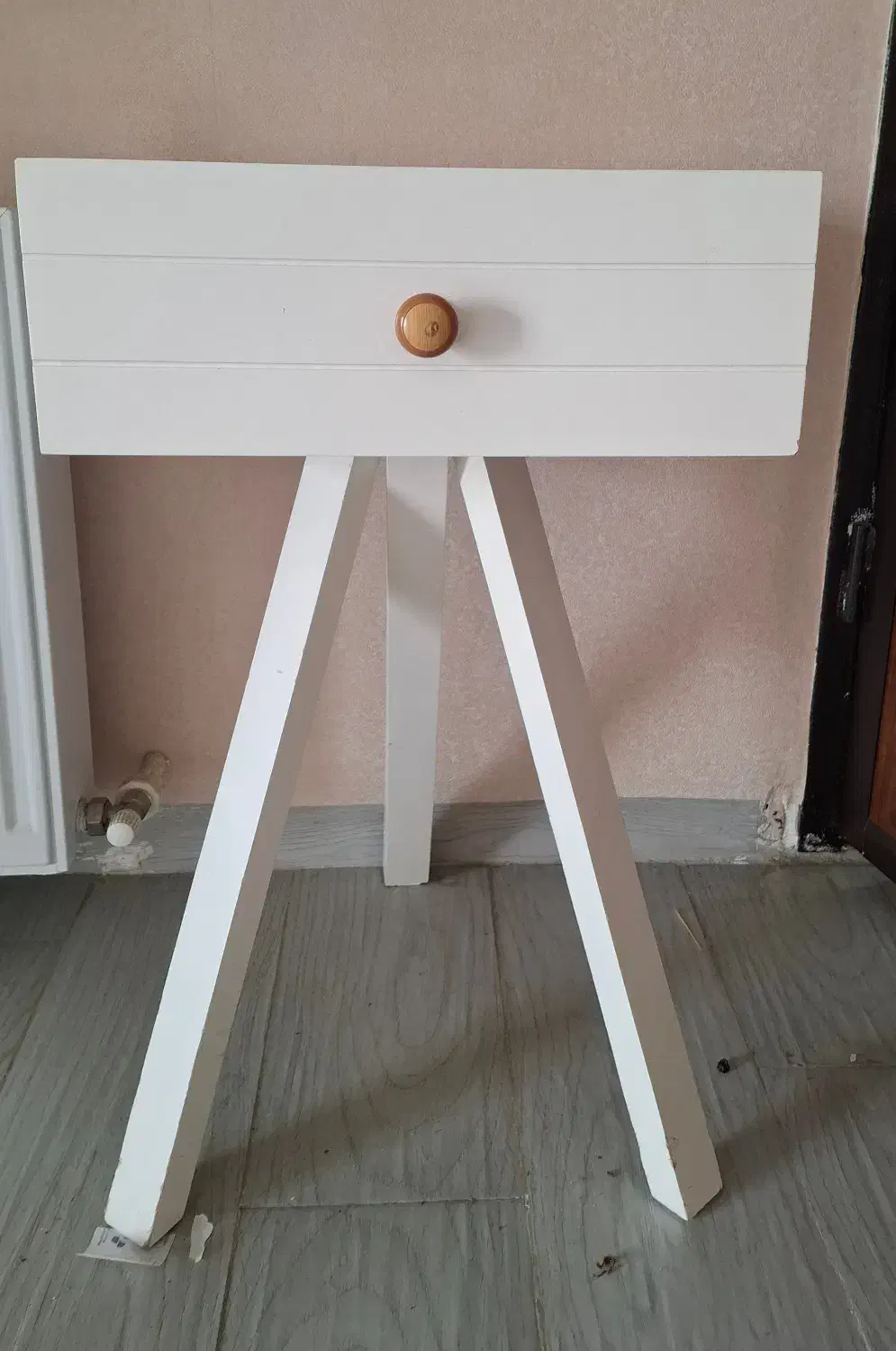 میز سه پایه دار|میز تلفن|هشتگرد, فاز ۱ مهستان|دیوار