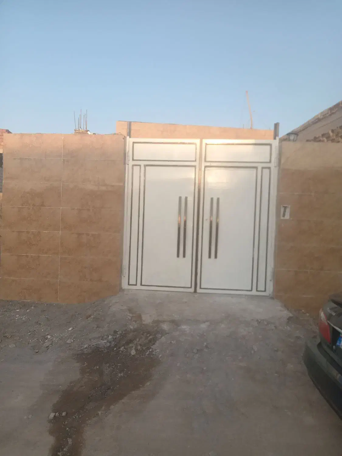 6در17اسکلت بتون بعست کوچه 32نماسرامیک سنددستی|فروش خانه و ویلا|کرمان, |دیوار