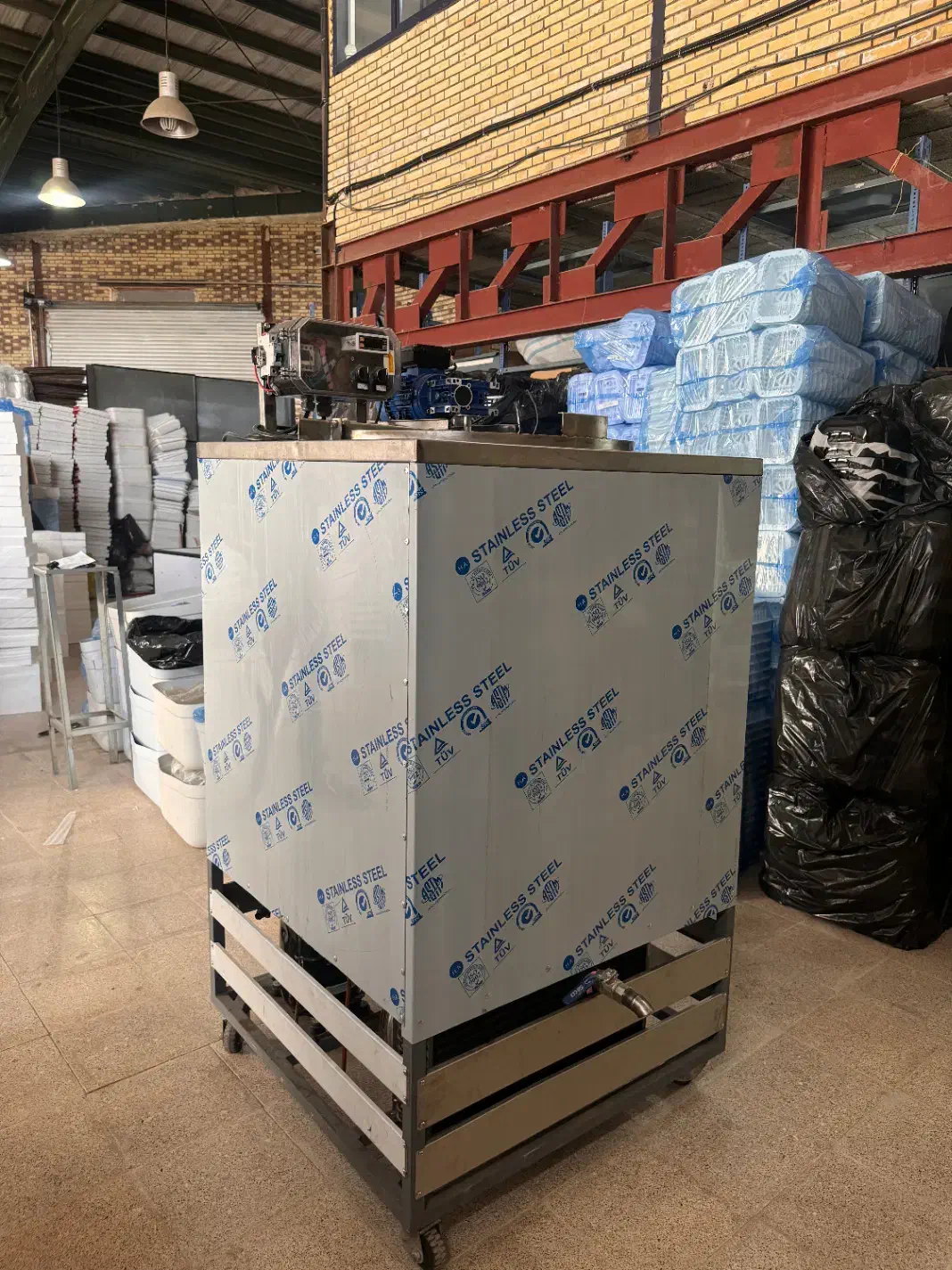 شیر سرد کن صنعتی دامداری سردکن شیرسردکن 500لیتر|ماشینآلات صنعتی|رشت, باهنر|دیوار