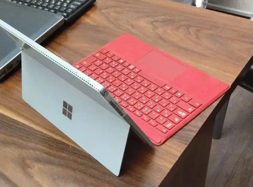 سرفیس پرو ۶  i7  تمیز شیک|رایانه همراه|شیراز, میرزاکوچک خان|دیوار