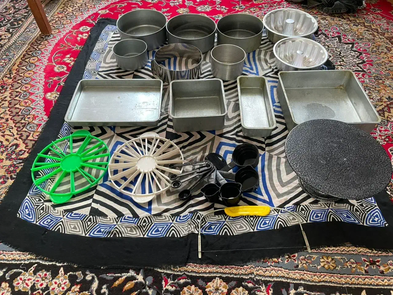 قالب وابزار کیک پزی|ظروف پختوپز|رفسنجان, |دیوار