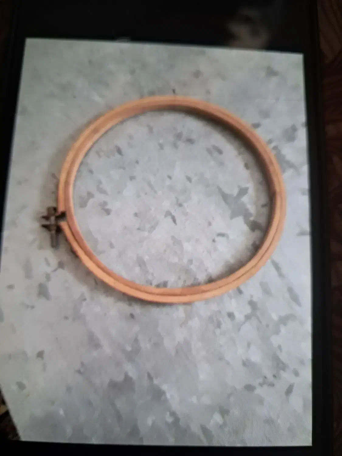 دستگاه چوبی مخصوص گلدوزی با چرخهای ساده|لوازم خیاطی و بافتنی|تربت جام, شهرک معلم|دیوار