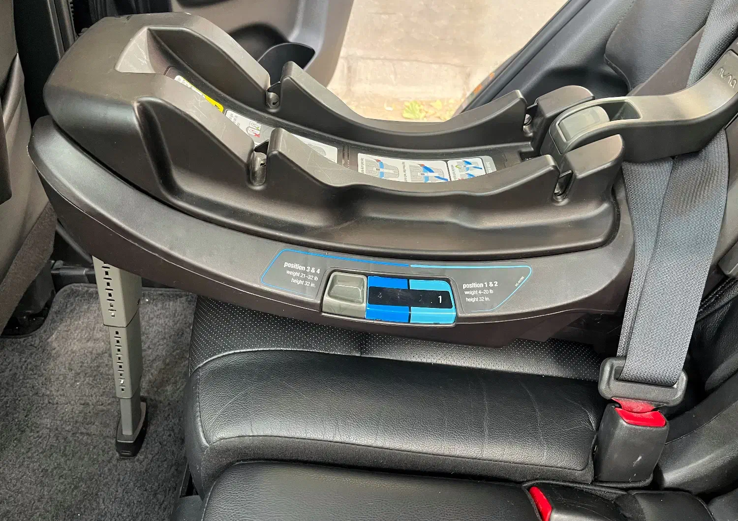 کریر نونا پیپا آر ایکس همراه بیس اصلی ایزوفیکس دار|کالسکه و لوازم جانبی|تهران, یوسف‌آباد|دیوار