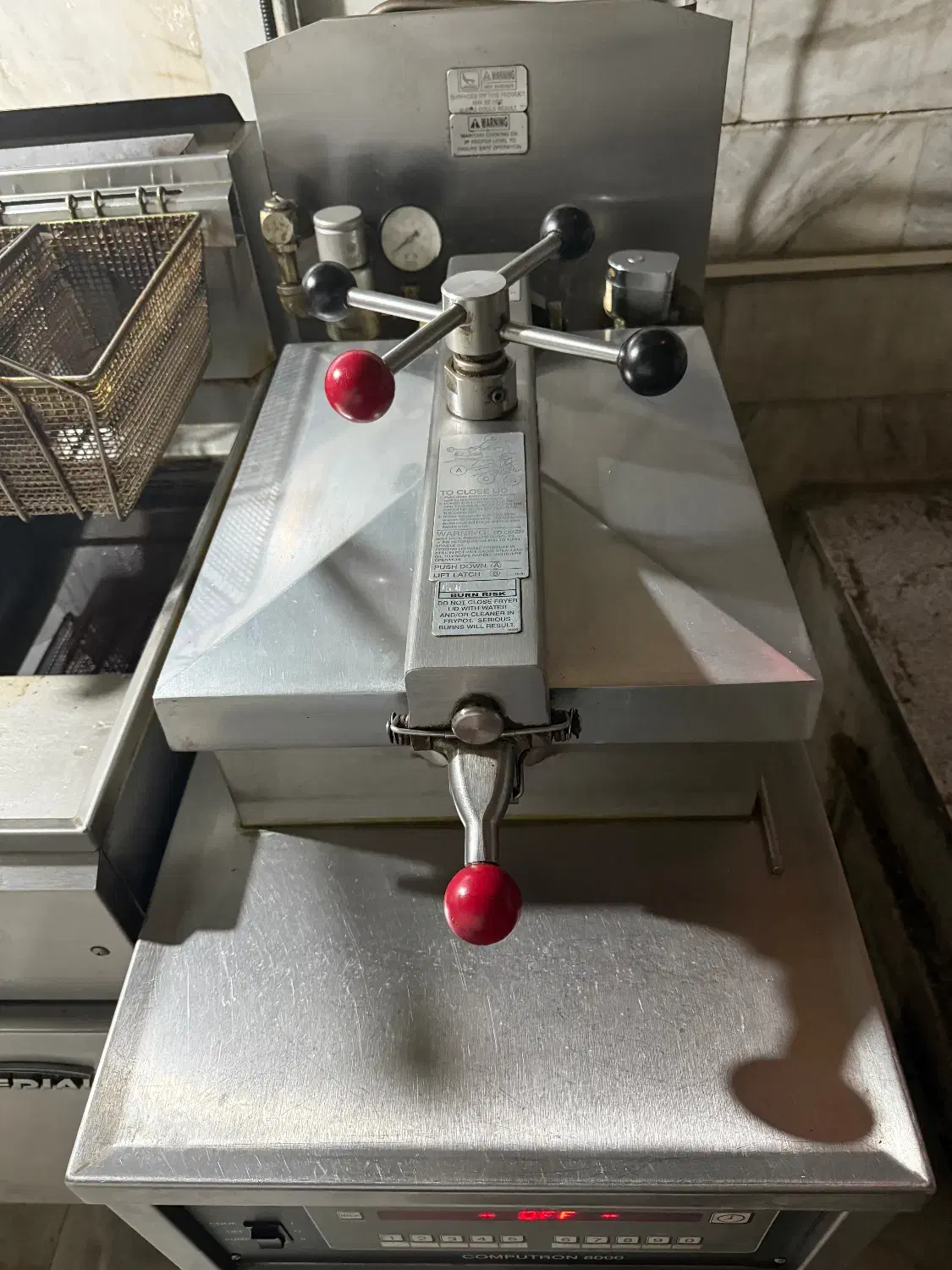 دستگاه هنی پنی امریکایی به همراه دستگاه دیسپلیunis|کافی‌شاپ و رستوران|بهشهر, |دیوار