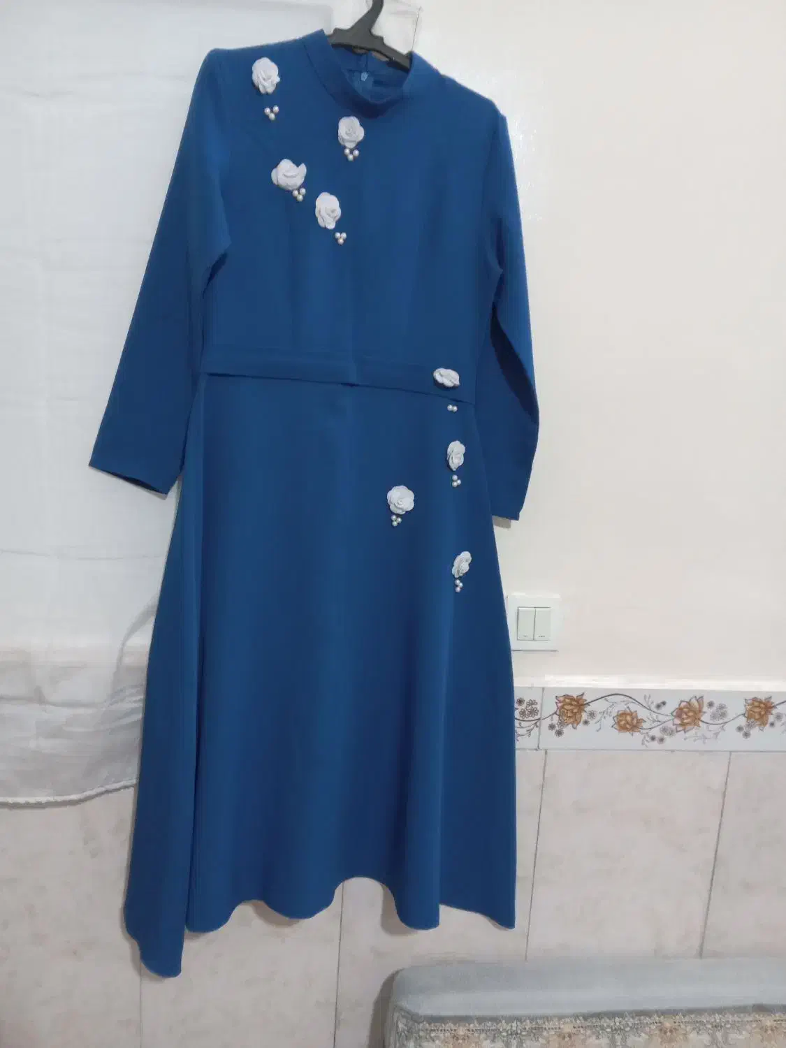 مانتو|لباس|رباط‌کریم, نصیرشهر|دیوار