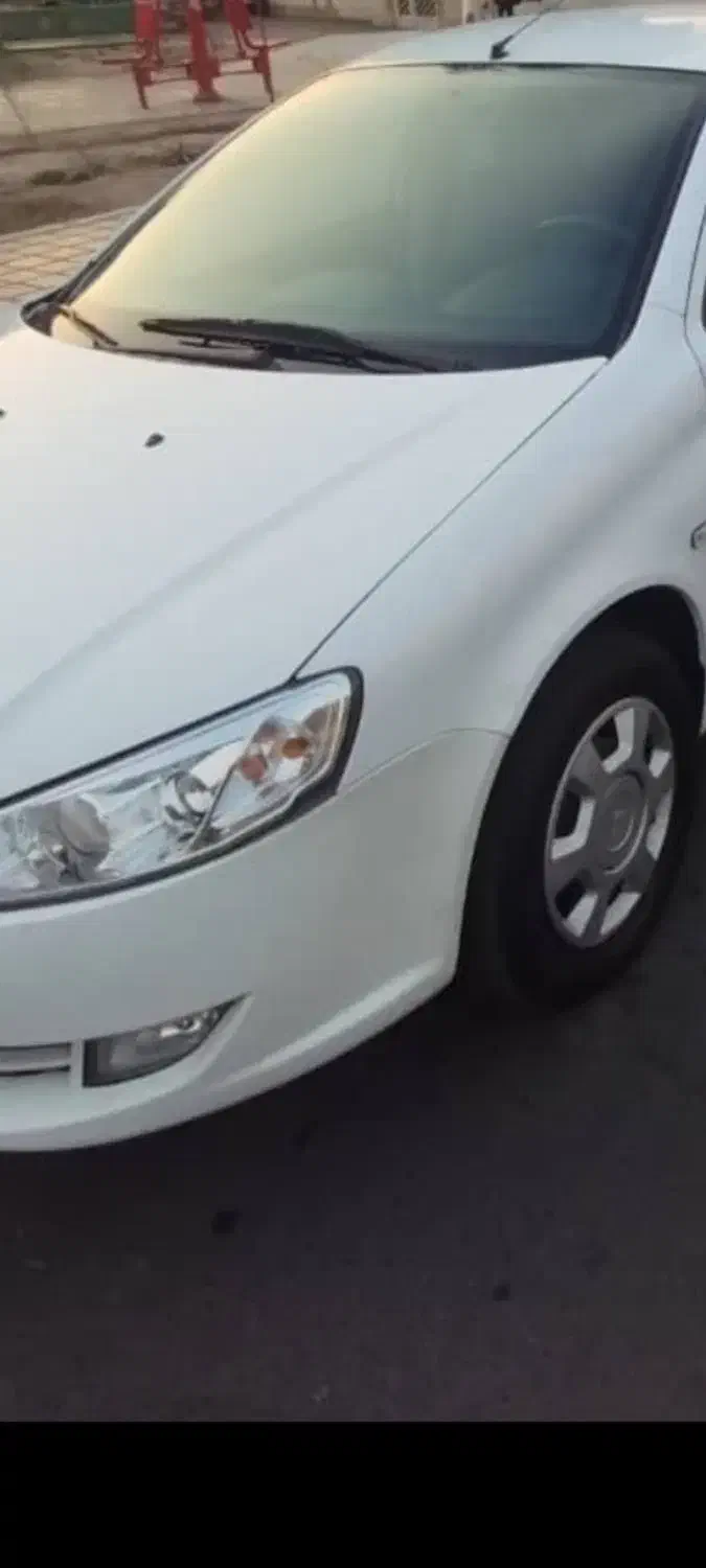 چراغ جلو رانا|قطعات یدکی و لوازم جانبی|ری, صفاییه (چشمه علی)|دیوار