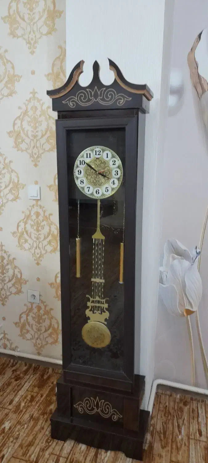 ساعت ایستاده|ساعت دیواری و تزئینی|میانه, |دیوار