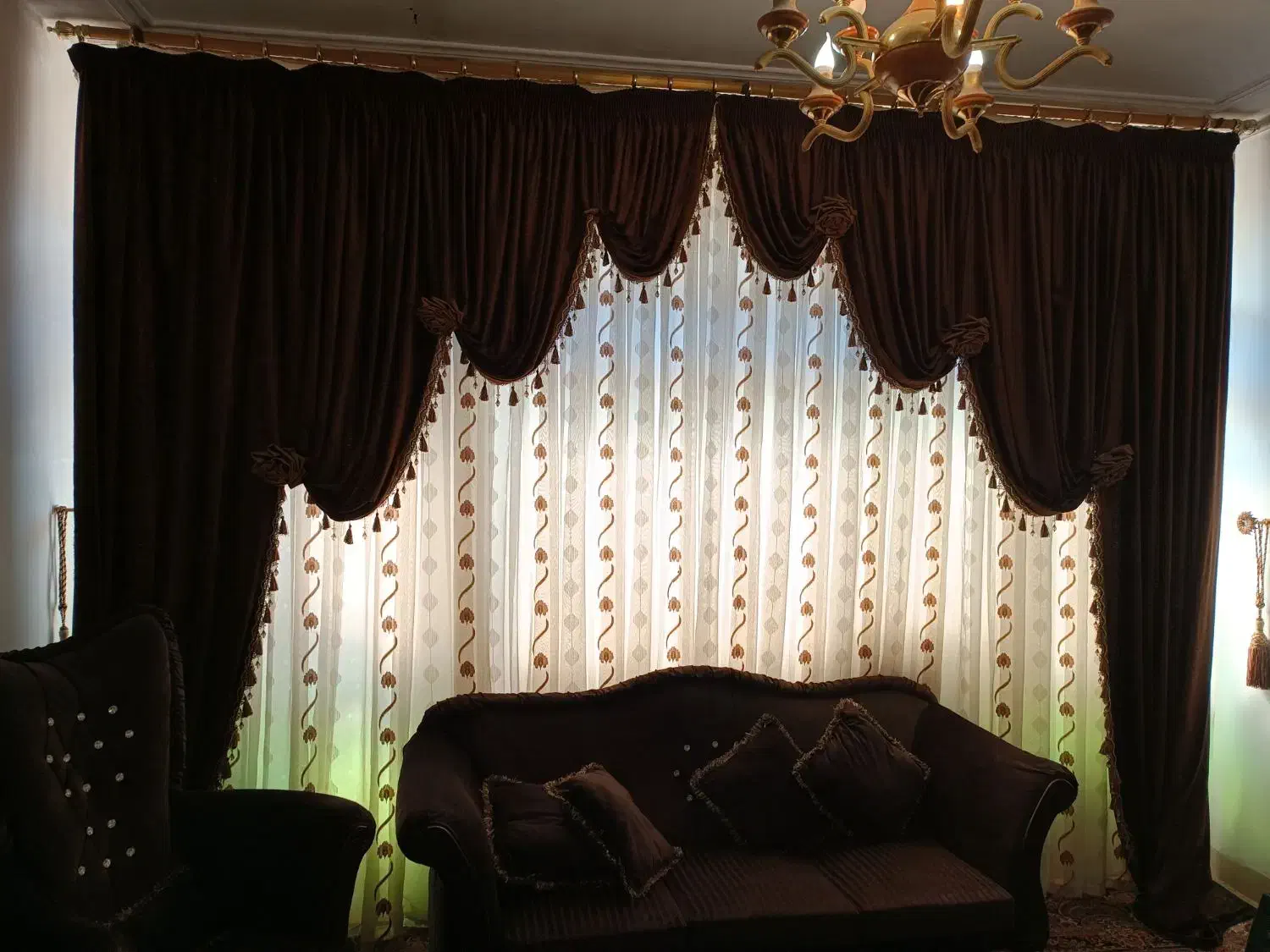 پرده زیر ندارد فقط یالون و دکور...با دو عدد گل میخ|پرده، رانر، رومیزی|قرچک, میرزائی شمالی|دیوار