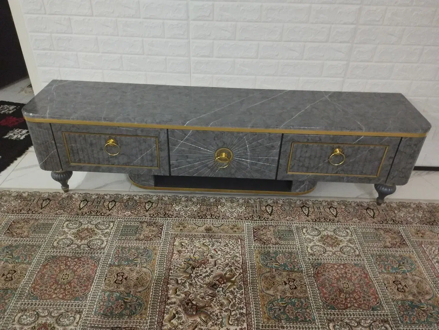 میز تلویزیون در حد نو|میز تلویزیون|فولادشهر, A3|دیوار