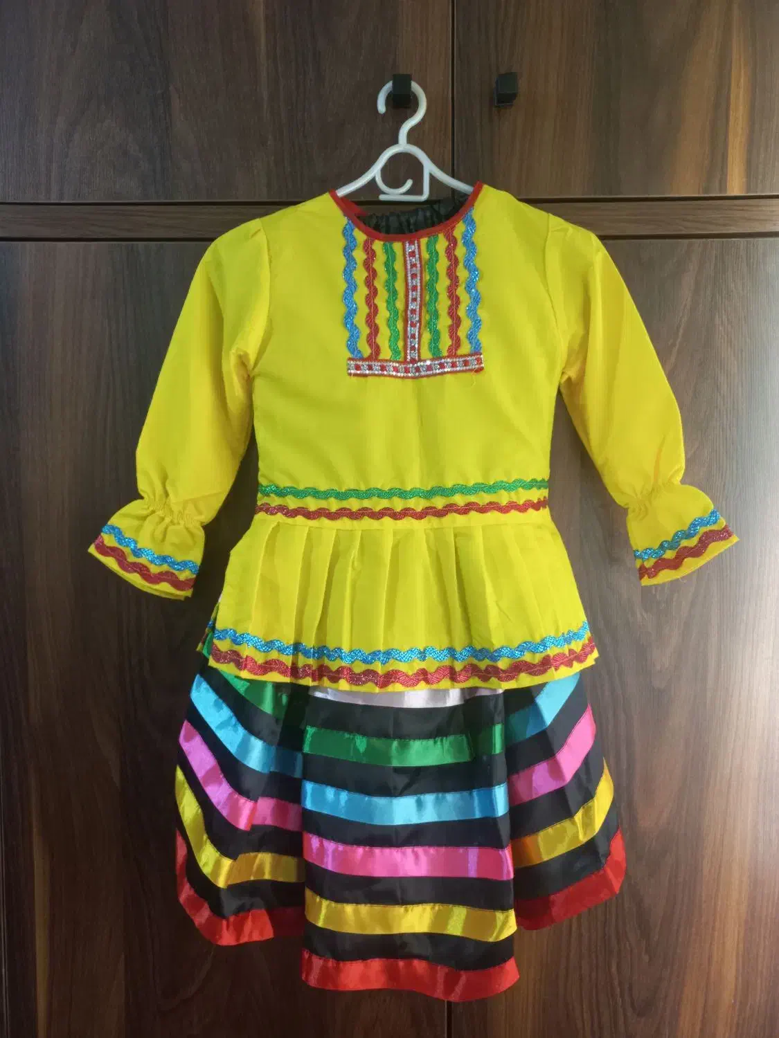 لباس محلی یک بار استفاده|لباس|رشت, بیجارپس|دیوار