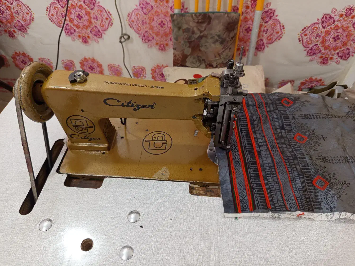 چرخ زه دوزی تمیز درحد خشک|چرخ خیاطی و ریسندگی|خاش, |دیوار