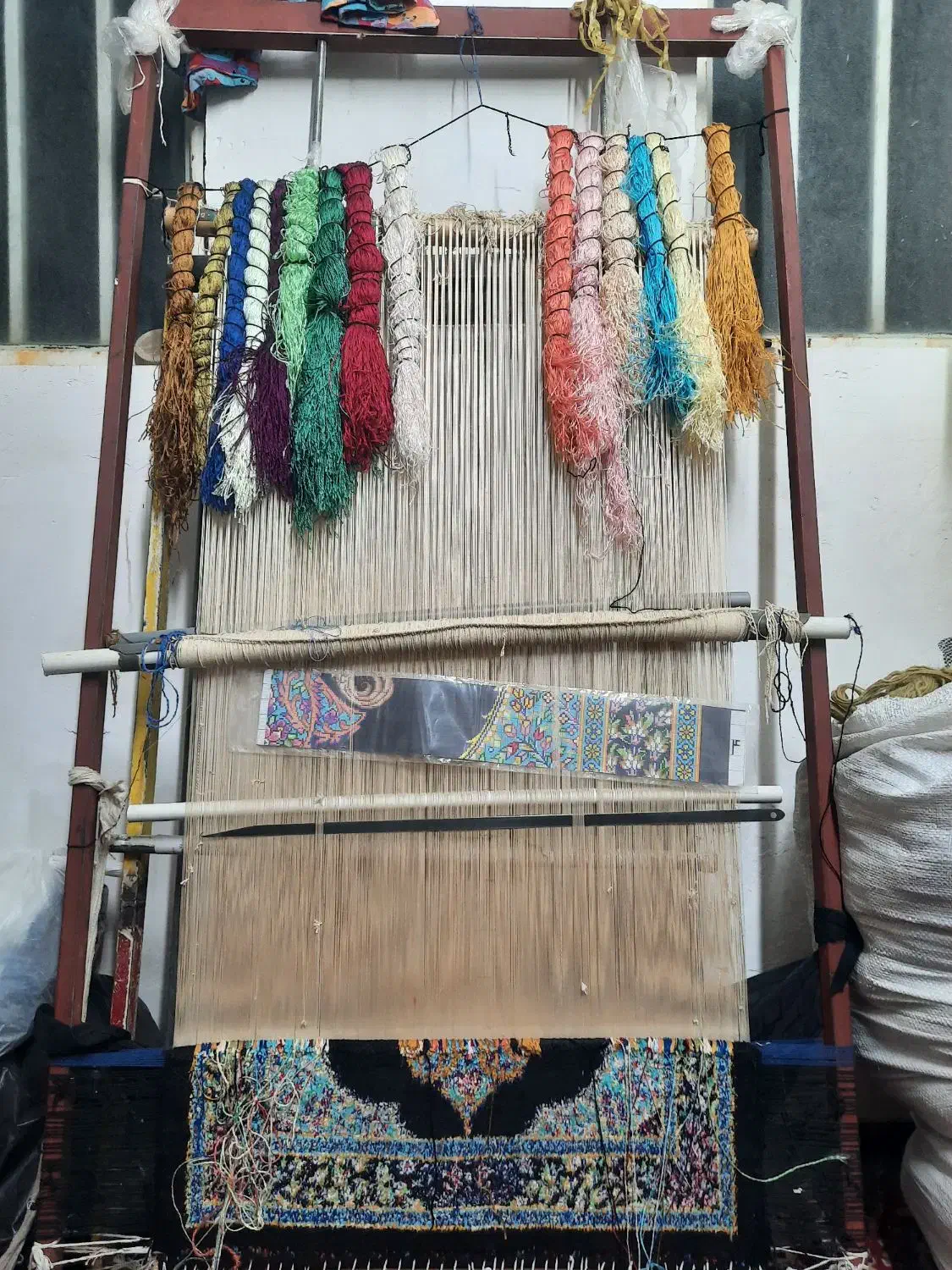 ۶۰در۹۰ نیمه کاره ابریشم دستباف|تابلو فرش|قم, نیروگاه|دیوار