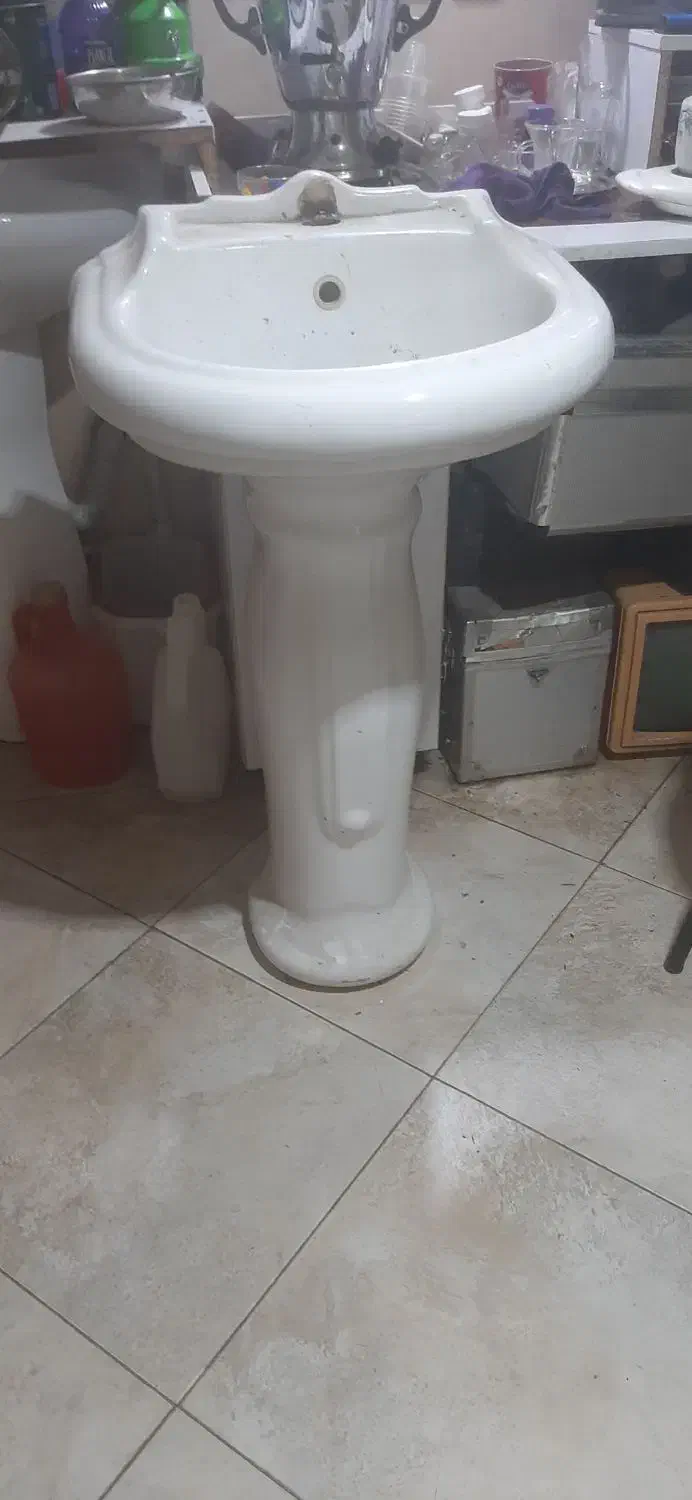 روشویی با پایه|لوازم سرویس بهداشتی|رشت, استادسرا|دیوار