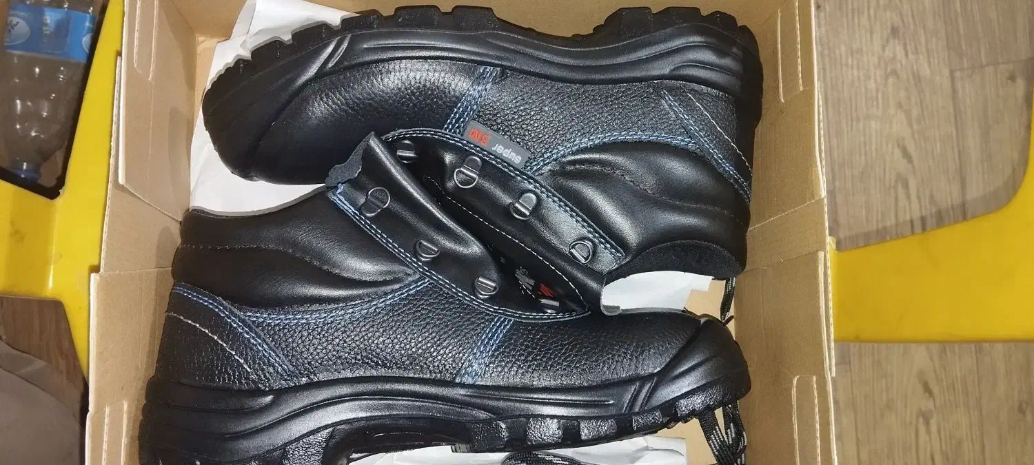 کفش ایمنی|کیف، کفش، کمربند|قائن, |دیوار