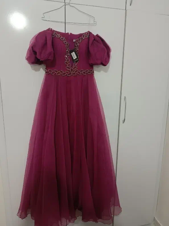 لباس مجلسی نو|لباس|میانه, |دیوار