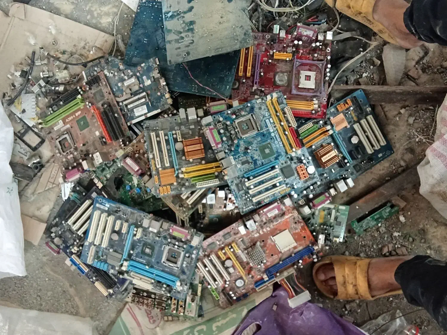 خریدار کامپیوتر گوشی مدارهای اوراقی|خدمات رایانهای و موبایل|ساری, |دیوار