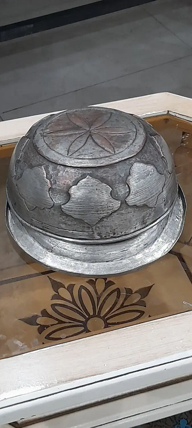 کاسه درب دارمسی برجسته قاجاری|کلکسیون اشیاء عتیقه|قم, میدان نو|دیوار