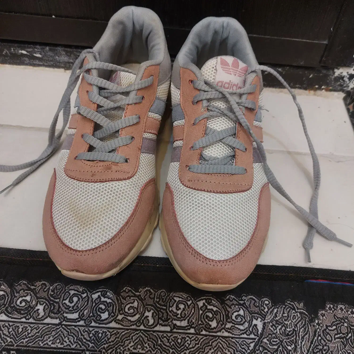 کفش در حد نو|کیف، کفش، کمربند|صدرا-فارس, فاز ۱|دیوار